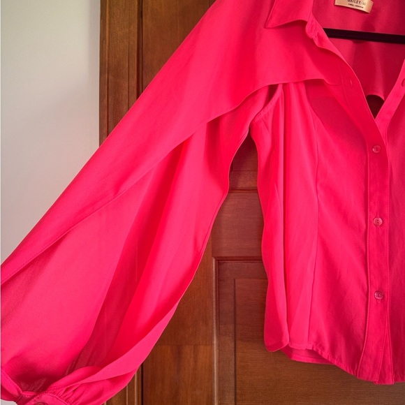 Revolve Siff Blouse in Fuchsia from Bailey 44 🎀 - Picture 7 of 8